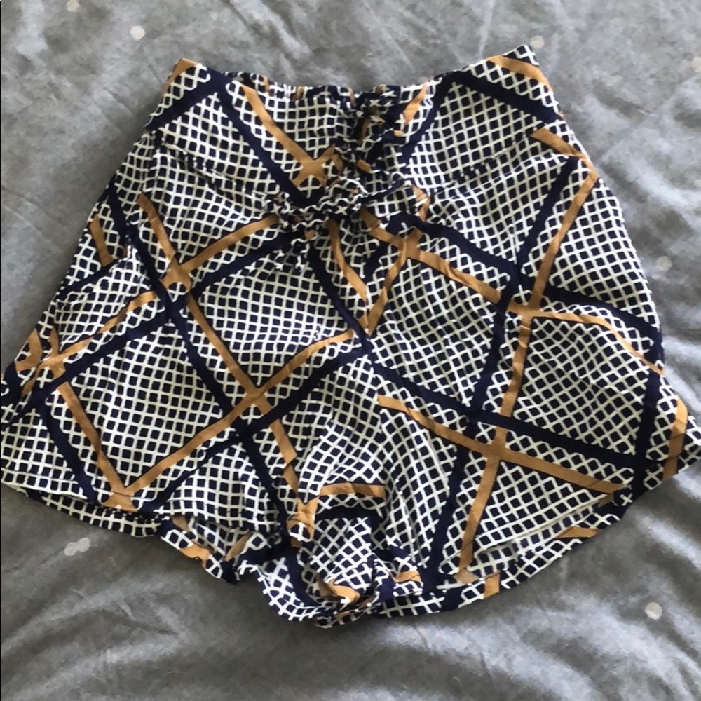 Ava sky short